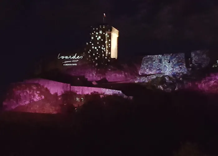 Notre Dame De France Готель