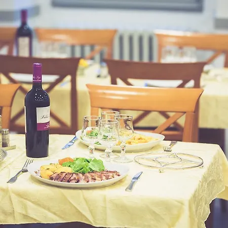 Hotel Notre Dame De France